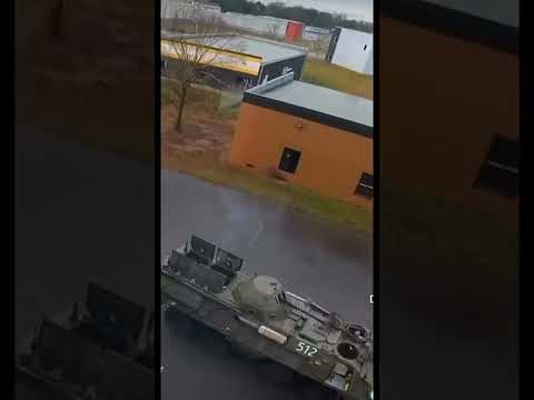 Ukraine shoulder throws a grenade in a tank￼